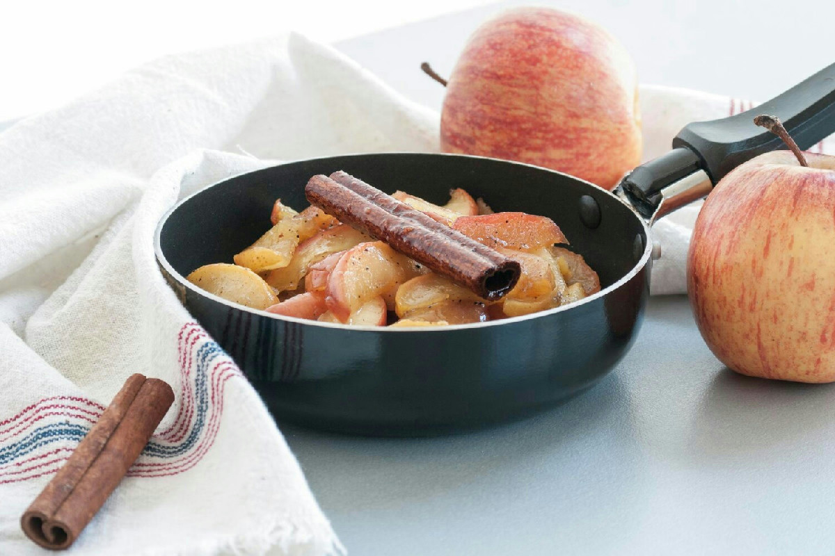 Prepara la torta di mele in soli 30 minuti con il trucco della nonna, sarà un successone