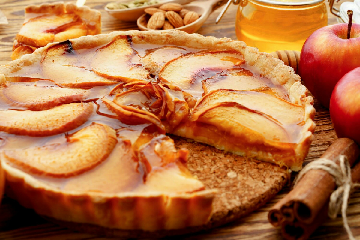 Prepara la torta di mele in soli 30 minuti con il trucco della nonna, sarà un successone